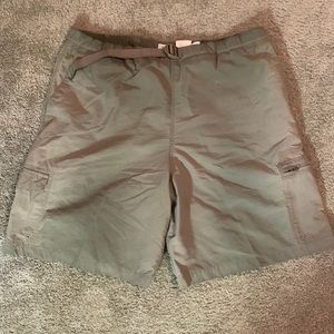 Columbia Shorts Army Green Nylon Hike Hiking Travel Men’s Large Adjustable Waist